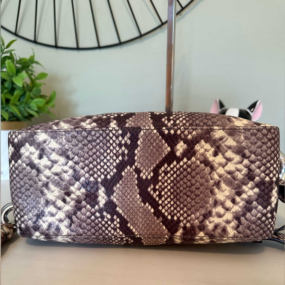 Michael Kors Snake Print Shoulder Bag with Matching wristlet/wallet - Picture 9 of 16
